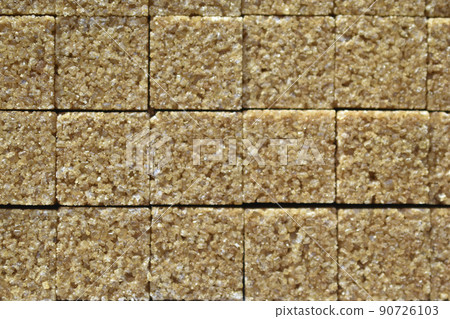 Cane sugar cubes and sugar crystals close-up 90726103
