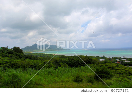 Looking toward Hirakubozaki from the Tamatorizaki Observatory on Ishigaki Island 90727171