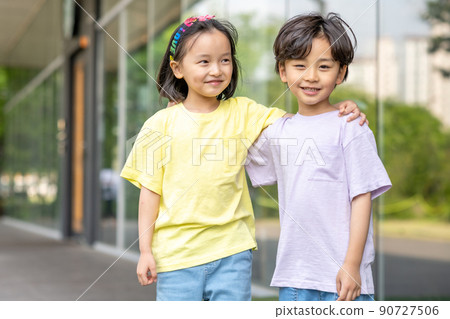 children freedom party play lifestyle 90727506