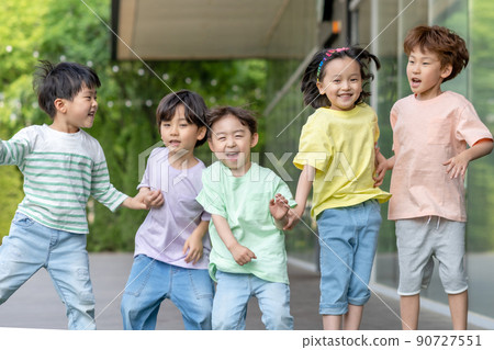 children freedom party play lifestyle 90727551