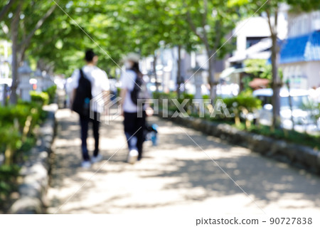 People walking along the tree-lined sidewalk Blurred background material People walking along the tree-lined sidewalk Blurred background material 90727838