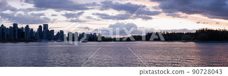 Seawall around Stanley Park with Highrise Buildings in background. Modern City Skyline. 90728043