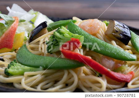 Summer vegetable pasta 90728781