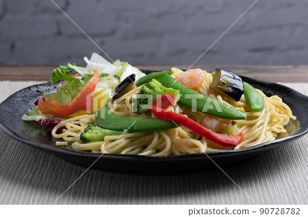 Summer vegetable pasta 90728782