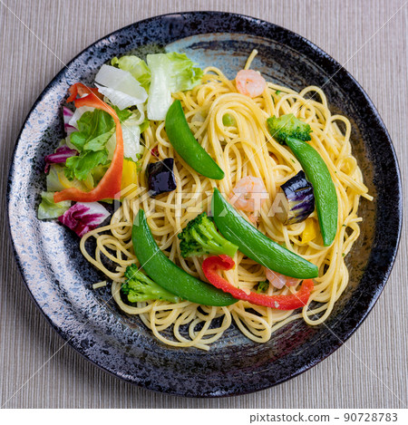 Summer vegetable pasta 90728783