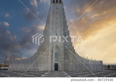 Majestic Hallgrimskirkja church in center of Reykjaivk against sky during sunset Majestic Hallgrimskirkja church in center of Reykjaivk against sky during sunset 90729580