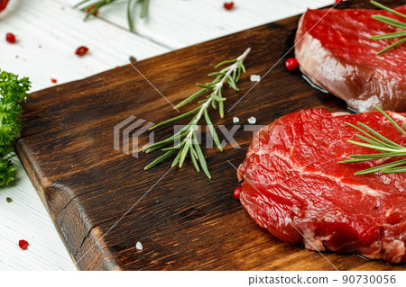Barbecue veal steaks with rosemary on wooden board 90730056
