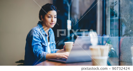 Caucaisan woman with netbook pondering on web design 90732424