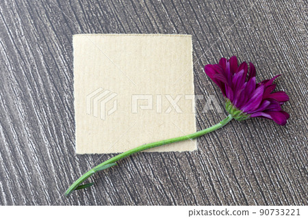 Torn paper on wooden surface and sunflower flat lay with copy space. 90733221