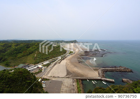 View from Shioyazaki Lighthouse in Iwaki City, Fukushima Prefecture (toward Usuiso Beach) 90736750