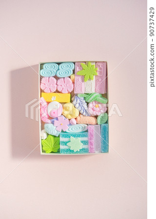 Cute spring / summer dried sweets Rakugan Japanese sweets Amber sugar Boxed assortment 90737429