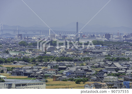 香川縣善通寺市金塔和瀨戶大橋修行寺的景色 90737555