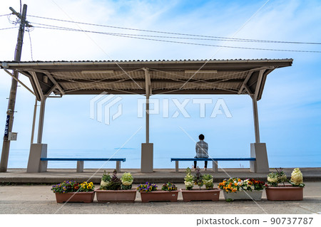 Futami Town, Ehime Prefecture A man looking at the spring sea at Shimonada Station, which was also the location of the drama 90737787
