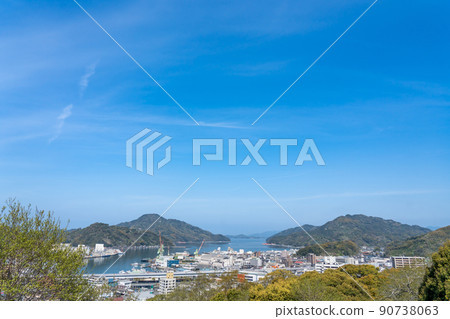 從宇和島城的天守閣看愛媛縣宇和島市宇和島灣 從宇和島城的天守閣看愛媛縣宇和島市宇和島灣 90738063