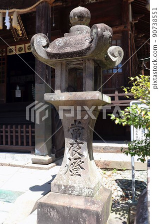 Ukiha City Wakamiya Hachimangu Shrine Gold and Copper Lantern Ukiha City Wakamiya Hachimangu Shrine Gold and Copper Lantern 90738551