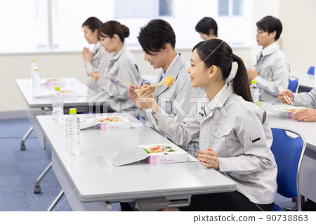 吃午飯的商務人士 90738863