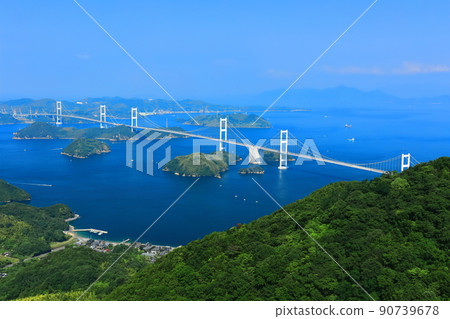 [愛媛縣]晴天時的來島海峽大橋（島波海道） 90739678