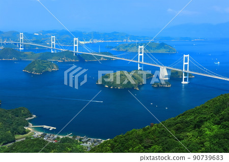 [愛媛縣]晴天時的來島海峽大橋（島波海道） 90739683