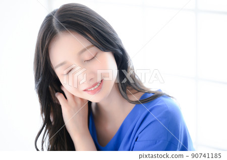 關心頭髮的女性 關心頭髮的女性 90741185