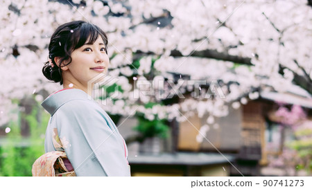 櫻花花吹和和服的女人 90741273