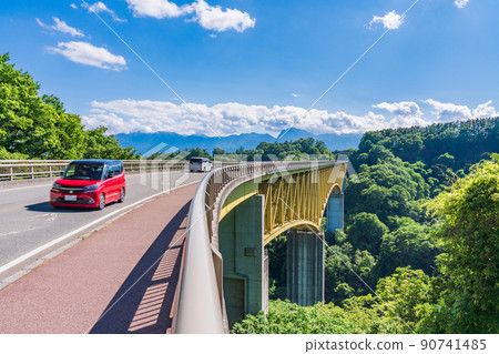 (山梨縣)新鮮的綠色八岳高原大橋 (山梨縣)新鮮的綠色八岳高原大橋 90741485