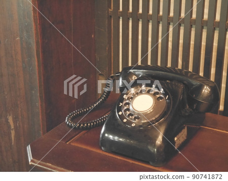 復古的黑色手機 復古的黑色手機 90741872