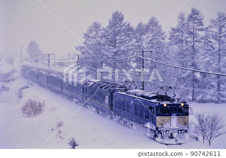1999 EF64 Spur Twilight Shin-Etsu Line 在信越線上運行 1999 EF64 Spur Twilight Shin-Etsu Line 在信越線上運行 90742611