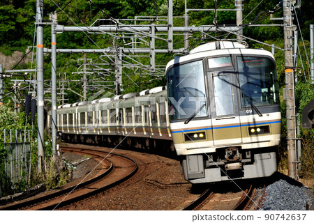 221系列大和地快速列車8節車廂在大和線運行 221系列大和地快速列車8節車廂在大和線運行 90742637