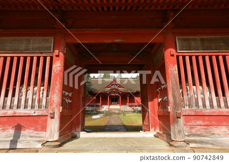 Takaoka, Hirosaki City, Aomori Prefecture Takateru Shrine, a nationally designated important cultural property, and the front shrine Takaoka, Hirosaki City, Aomori Prefecture Takateru Shrine, a nationally designated important cultural property, and the front shrine 90742849