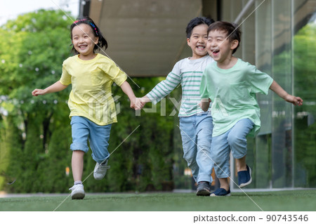 children play run fun life style 90743546