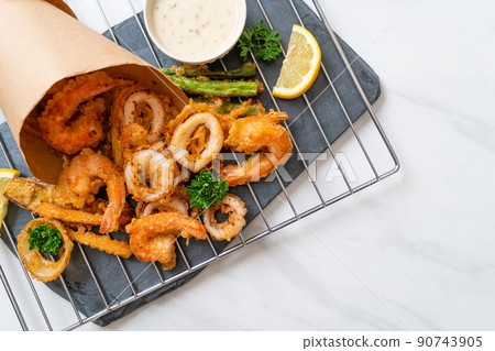 deep fried seafood (shrimps and squid) with mix vegetable deep fried seafood (shrimps and squid) with mix vegetable 90743905