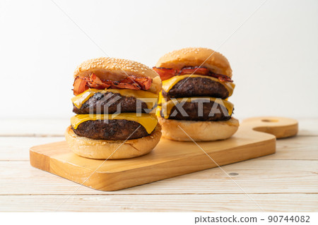 hamburger or beef burgers with cheese and bacon 90744082