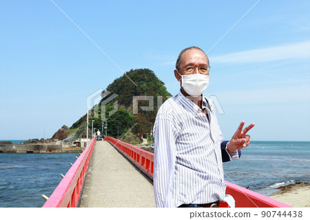 旅遊老人 90744438