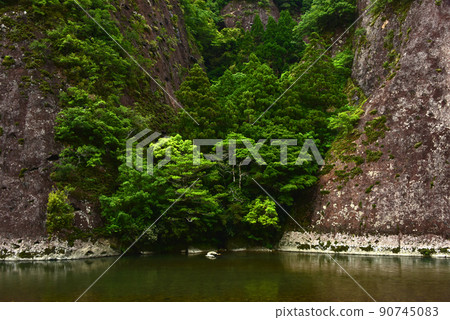 和歌山縣古座川町的巨石 和歌山縣古座川町的巨石 90745083