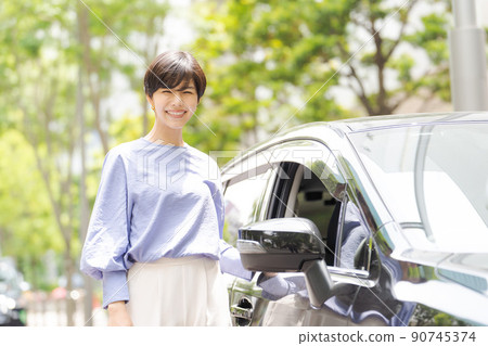 A woman driving a car 90745374