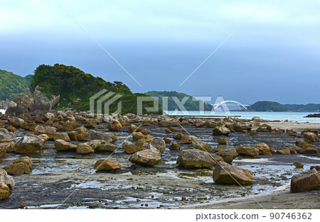 Kushimoto Town, Wakayama Prefecture, Hashiguiiwa Rocks, Kushimoto Ohashi 90746362