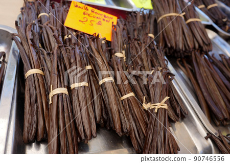 Real fresh vanilla from la reunion island madagascar vanille bourbon Real fresh vanilla from la reunion island madagascar vanille bourbon 90746556