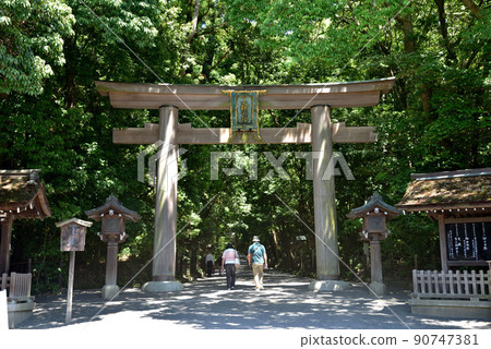 The second torii gate of Oomiwa Shrine 90747381
