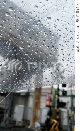 在下雨天通勤 90748549