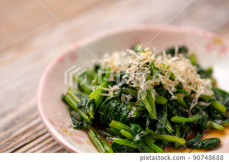 Easy handmade! Put plenty of bonito flakes on the spinach Easy handmade! Put plenty of bonito flakes on the spinach 90748688