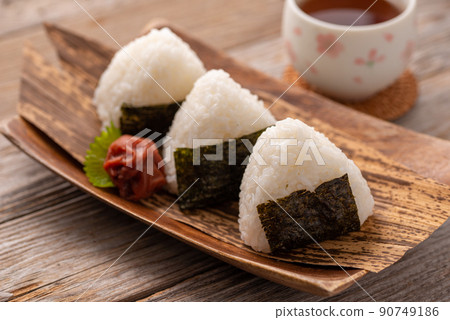 梅干手工飯糰(飯糰) 梅干手工飯糰(飯糰) 90749186