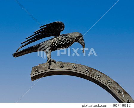 raven with a ring in its beak royal raven with a ring in its beak royal 90749912