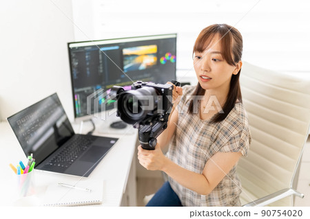 Gimbal shooting digital single-lens video / video creator Gimbal shooting digital single-lens video / video creator 90754020