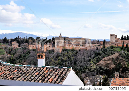 Alhambra palace distant view Alhambra palace distant view 90755995