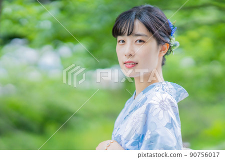 Portrait of a woman in her 20s wearing a yukata with a fresh green background Portrait of a woman in her 20s wearing a yukata with a fresh green background 90756017