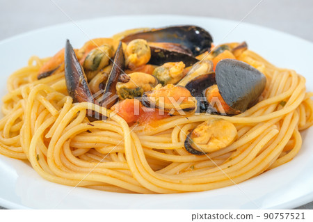 Mussel pasta 90757521
