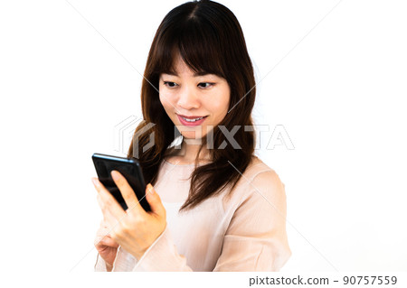 Young woman looking at a smartphone 90757559