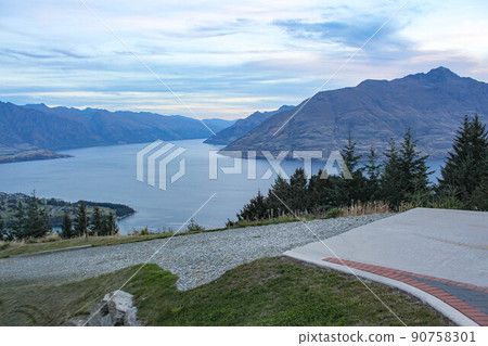 [Queenstown] Evening view from Bob's Peak 90758301