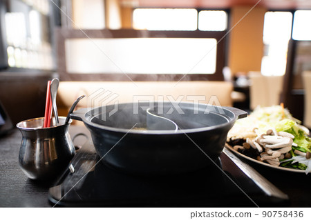 Shabu-shabu pot and ingredients 90758436