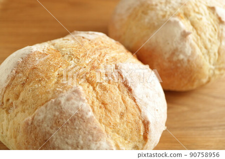 Gluten-free bread wooden cutting board unmanned Gluten-free bread wooden cutting board unmanned 90758956